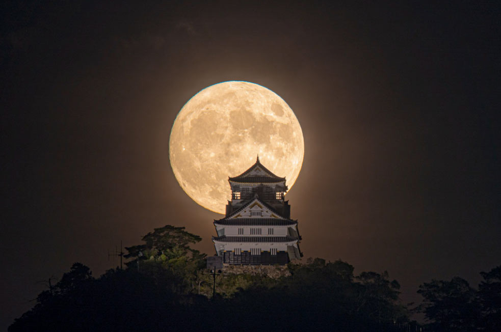 最强中秋月亮 日本岐阜城超夸张中秋照片