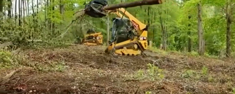 美国人发明的新型挖掘机，别看机器小小的，功能还挺多！