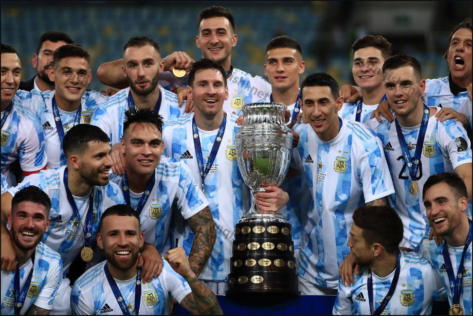 阿根廷队伦内尔·梅西和劳塔罗·马丁内斯在进攻端 (2022世界杯)