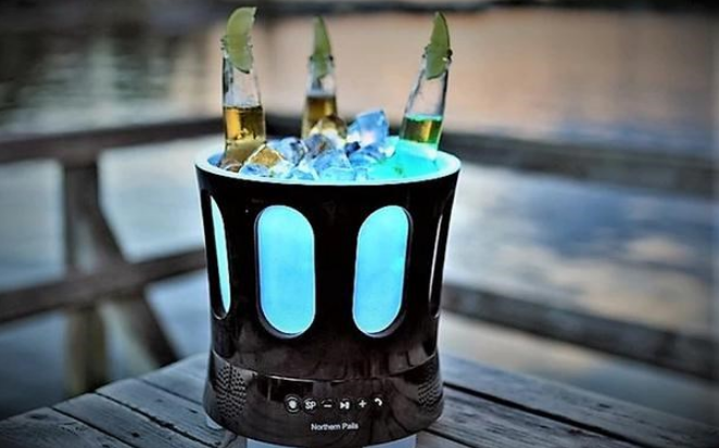 这款“皇冠”蓝牙音箱很创意：冰镇个饮料