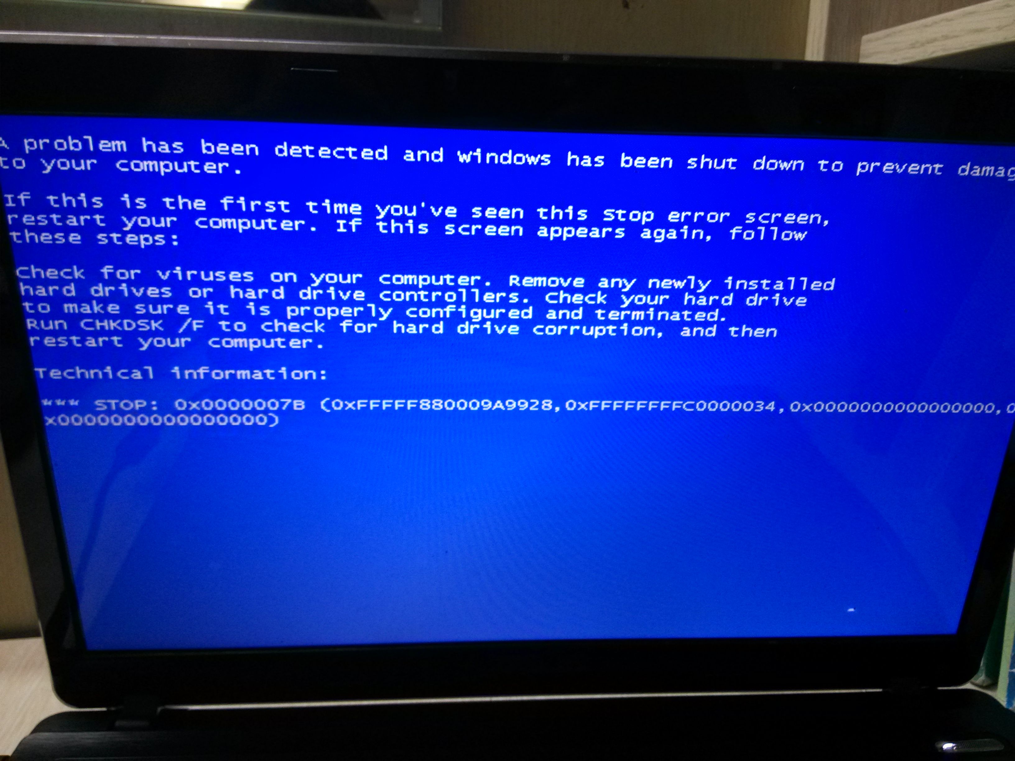 电脑开不了机蓝屏显示英文字母