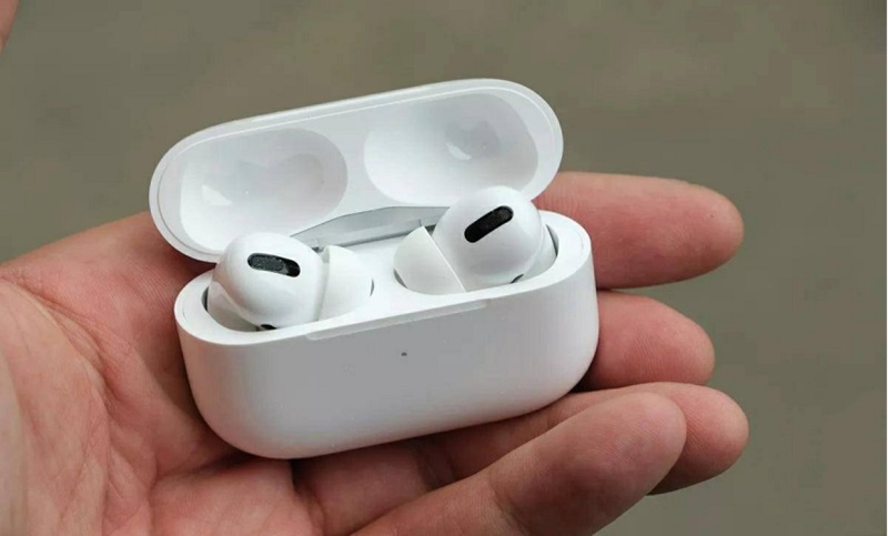 苹果耳机充电盒如何显示已经充满(1)