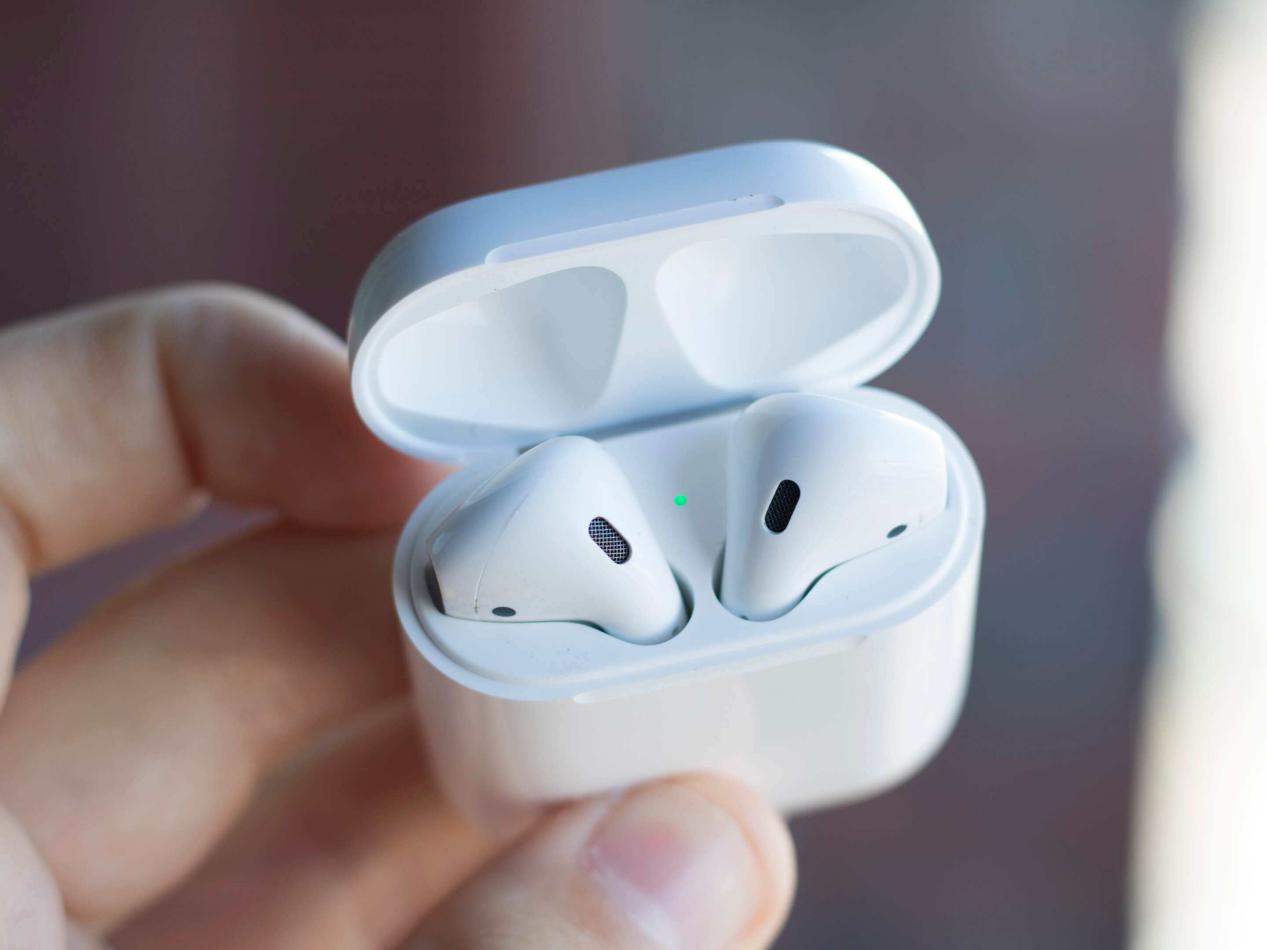 苹果无线耳机触摸技巧 苹果无线蓝牙耳机怎么用