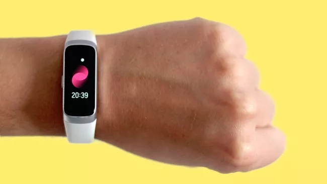 三星可能会在Galaxy Watch 3旁边发布一款廉价的健身追踪器