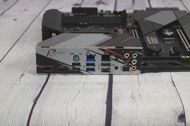 华擎科技Z490 Phantom Gaming Velocita评测(6)