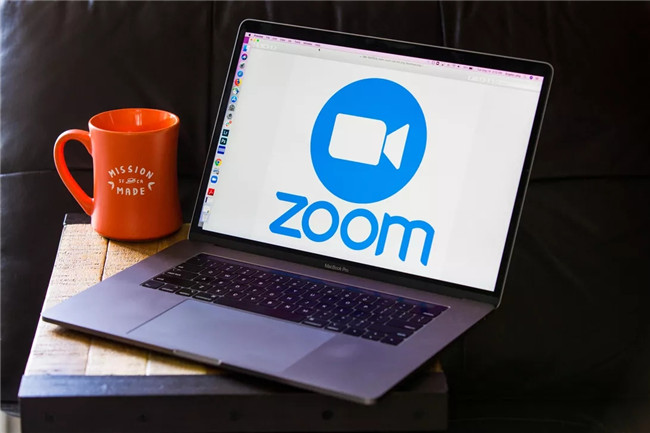 Zoom的新工具可让您重新排列和固定多个视频