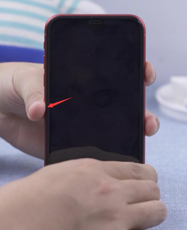 iphone黑屏无充电图标显示(1)