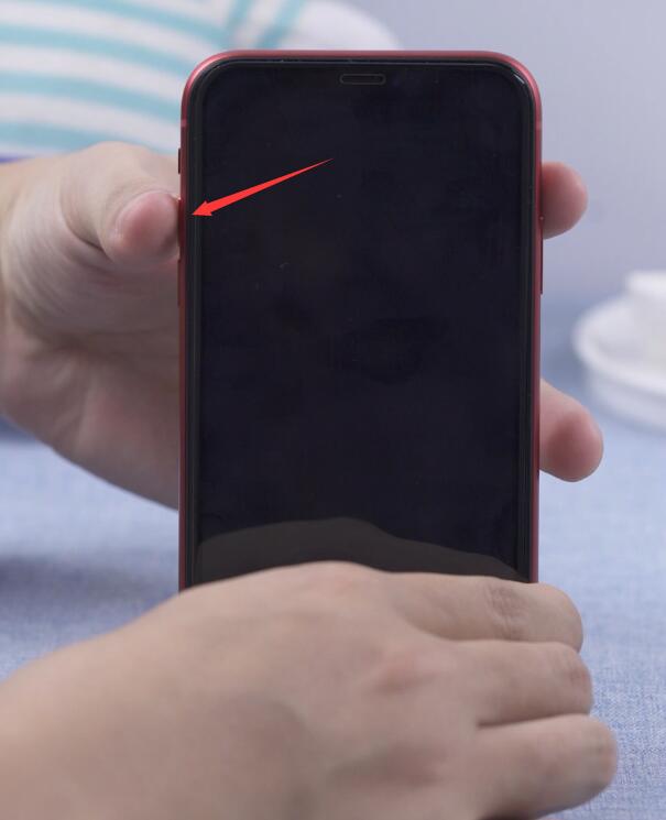 iphone黑屏无充电图标显示