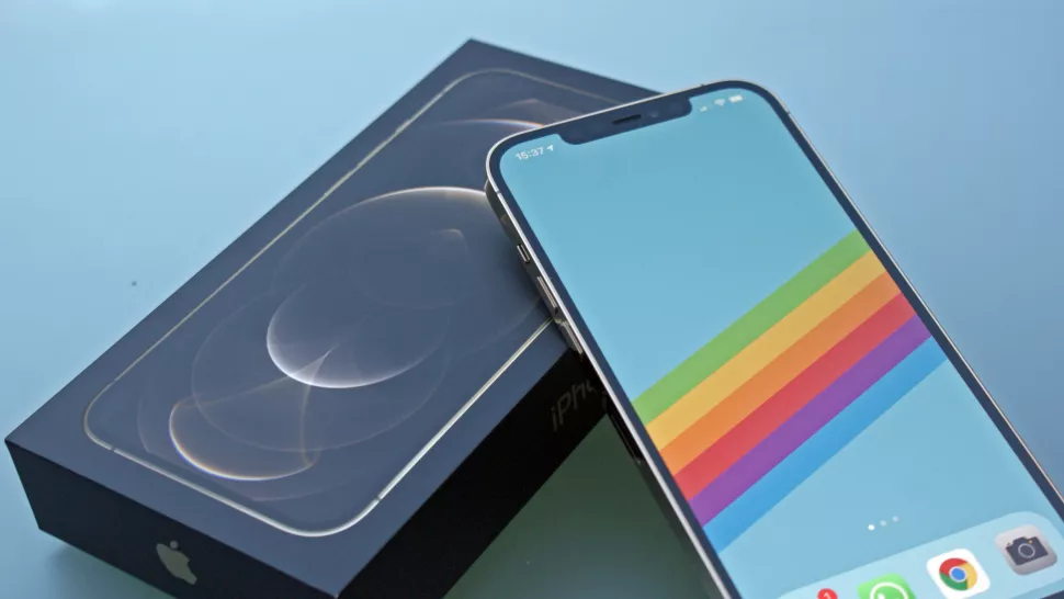 iPhone 12 Pro Max拆解显示电池大小比11 Pro Max小
