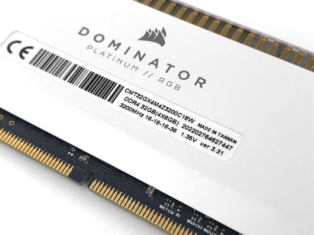 Dominator Platinum RGB D4-3200