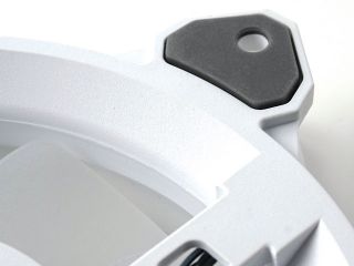 54 颗 LED、4 环灯效 Thermaltake Riing Quad 12 RGB 风扇(4)