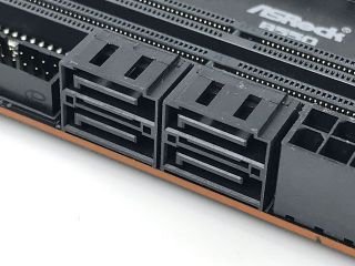 B550 Phantom Gaming-ITXax