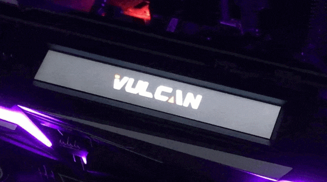 Vapor 散热技术、 LCD 状态显示 Colorful iGame GeForce RTX 2080 Super V(15)