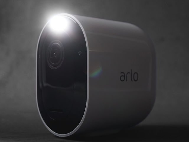 AI 影像分析、彩色夜视 Arlo Pro 3 2K HDR 无线摄录机(14)