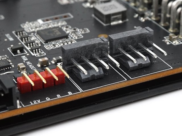 极致散热、11 + 3 相供电 ASUS ROG Strix RX 5600 XT O6G Gaming(17)