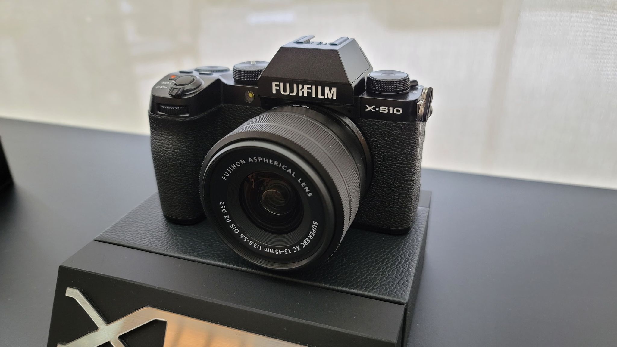Fujifilm 推出无反新机 X-S10，六级机身防震即场测试！(1)