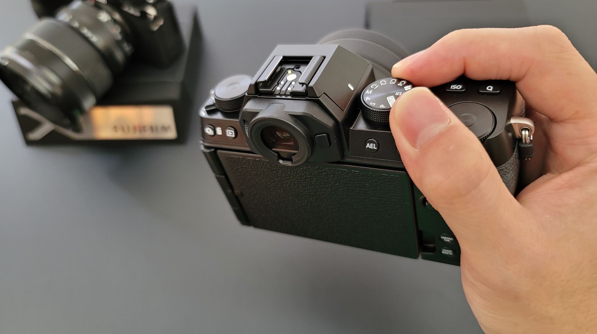Fujifilm 推出无反新机 X-S10，六级机身防震即场测试！(2)