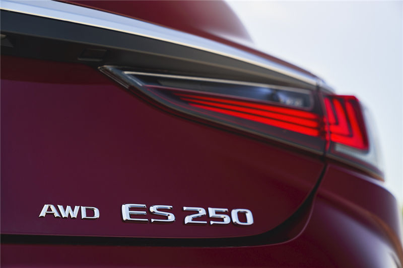 新 LEXUS ES 官图发布，全新运动设计+首次有四驱(19)