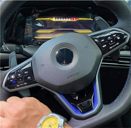 全新 VW Golf R 真车曝光，比 Audi S3 动力更强(2)