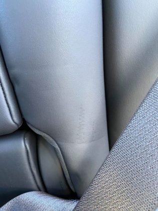 Tesla Model Y 再出品质问题，为赶工各种甩漏吓死车主(4)