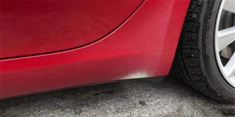 Tesla 新车半年甩漆，车主集体提告(1)
