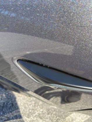 Tesla Model Y 再出品质问题，为赶工各种甩漏吓死车主(1)