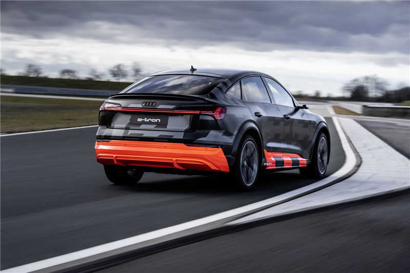 Audi 发布 E-Tron S 系列，4.3秒破百(7)