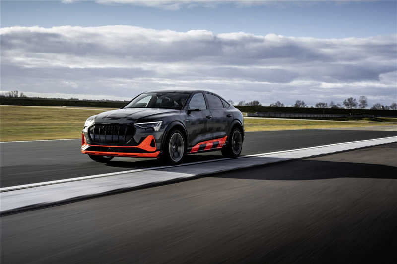 Audi 发布 E-Tron S 系列，4.3秒破百(5)