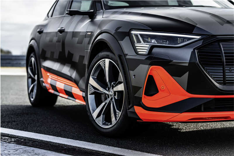 Audi 发布 E-Tron S 系列，4.3秒破百(8)