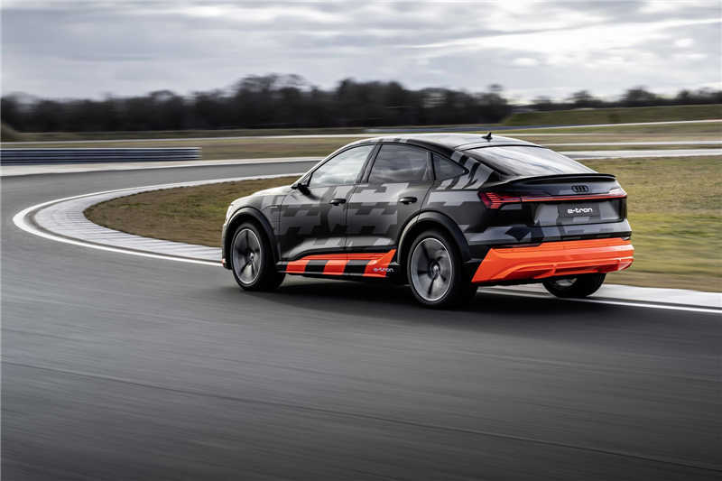 Audi 发布 E-Tron S 系列，4.3秒破百(6)