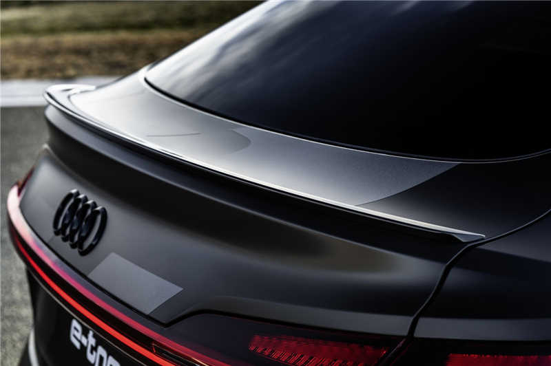 Audi 发布 E-Tron S 系列，4.3秒破百(9)