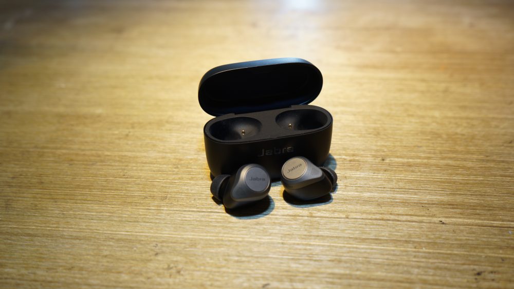 Jabra Elite 85t 真无线蓝牙耳机新登场 现场实测隔埋地盘工作声 ?!【耳机发布】
