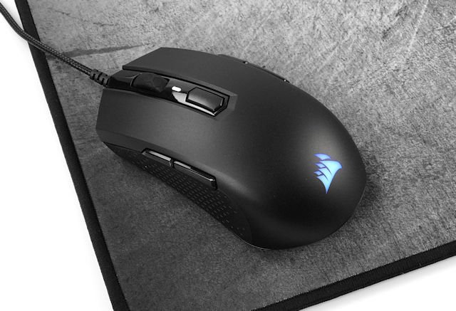 12,400 DPI、左右开弓设计 CORSAIR M55 RGB PRO 电竞滑鼠