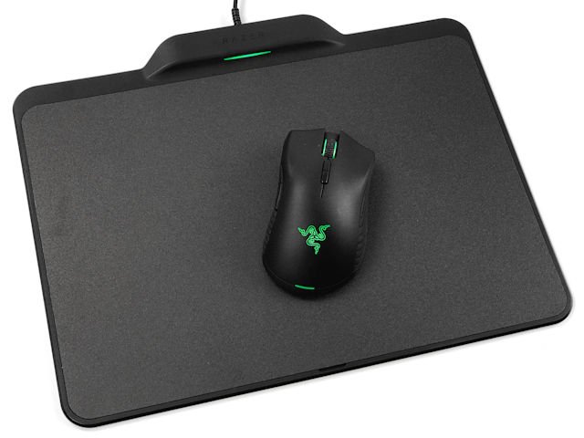轻巧、无电池式的无线充电体验 Razer MAMBA + Firefly HyperFlux 套装