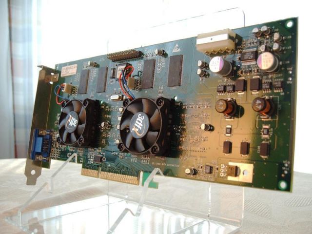 「GF110」双GPU架构 NVIDIA GeForce GTX 590绘图卡