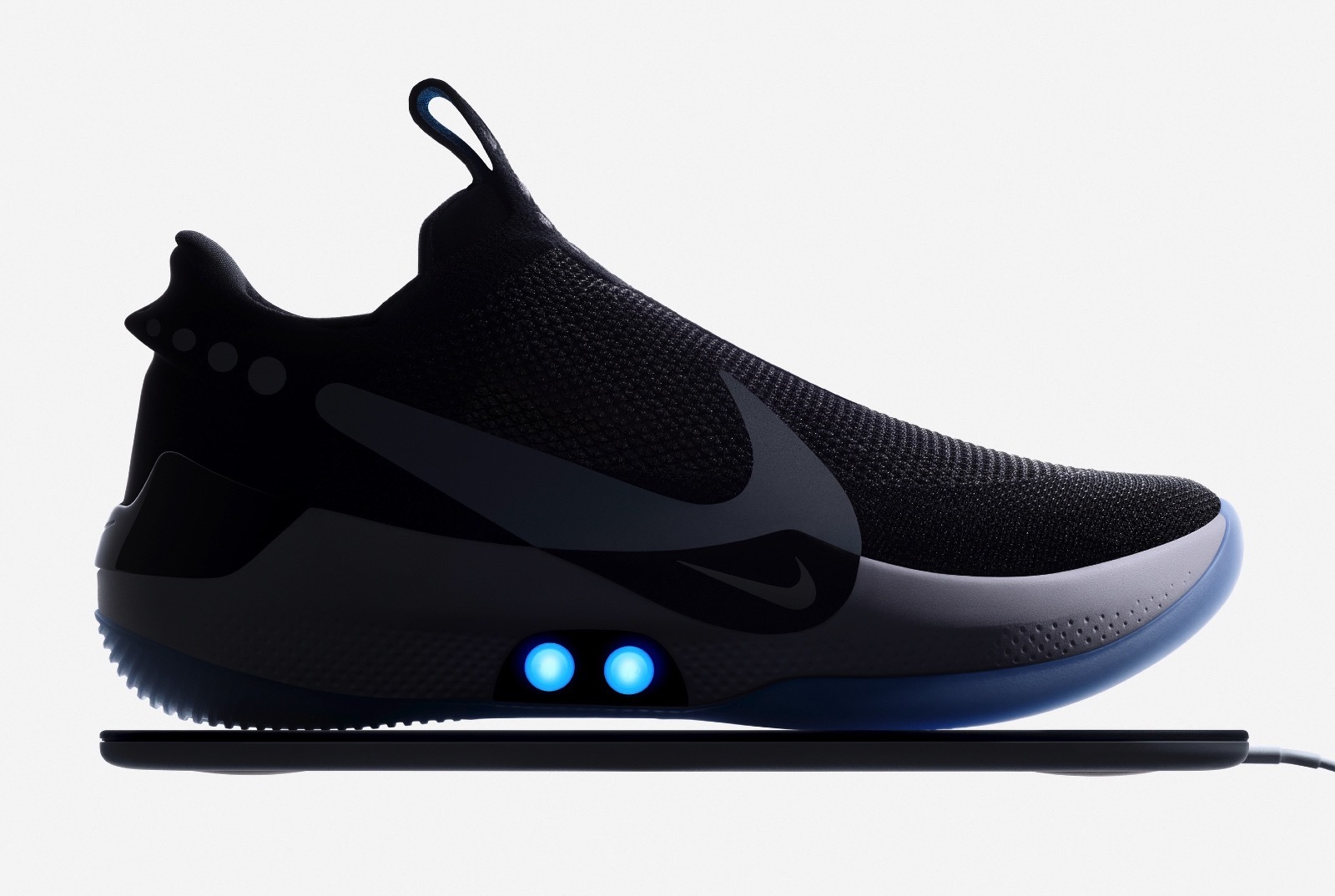 【有片】自绑带智能鞋 Nike Adapt BB 发布 售价大劈一半！(1)