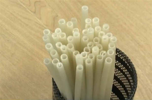 韩国推出环保饮筒 饮完可以再食埋(1)