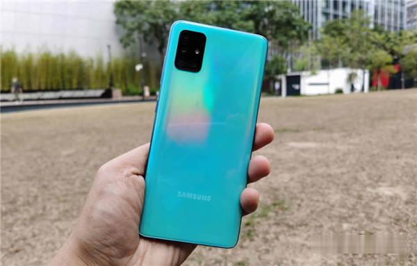 Galaxy A51 价钱 Price 及评测：中阶机都玩开孔屏幕 - MobileMagazine