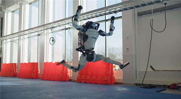 「 Boston Dynamics」机器人公开跳舞影片 灵活动作接近真人(7)
