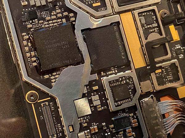 Surface Duo 内部结构曝光　左右两边配一大一小电池(1)