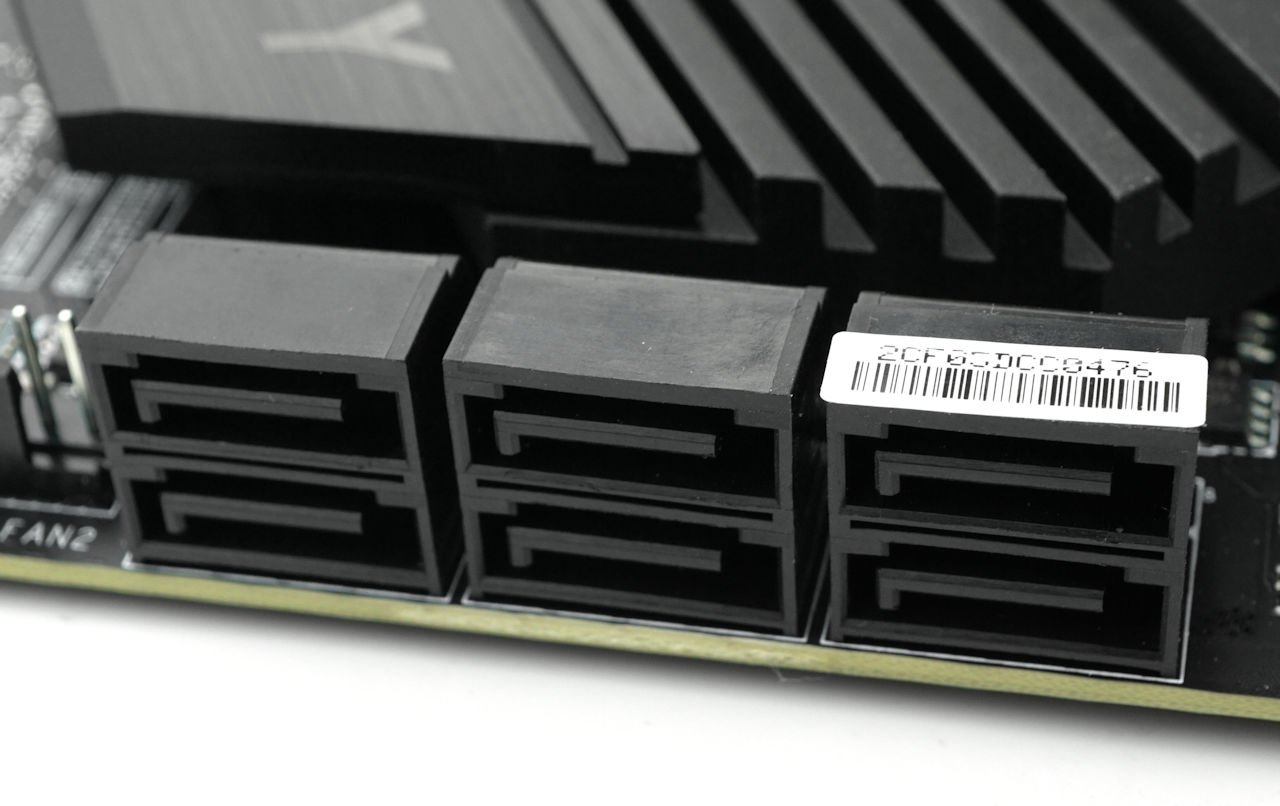  B550 用料比 X570 更好 !? MSI MEG B550 UNIFY 主机板(27)