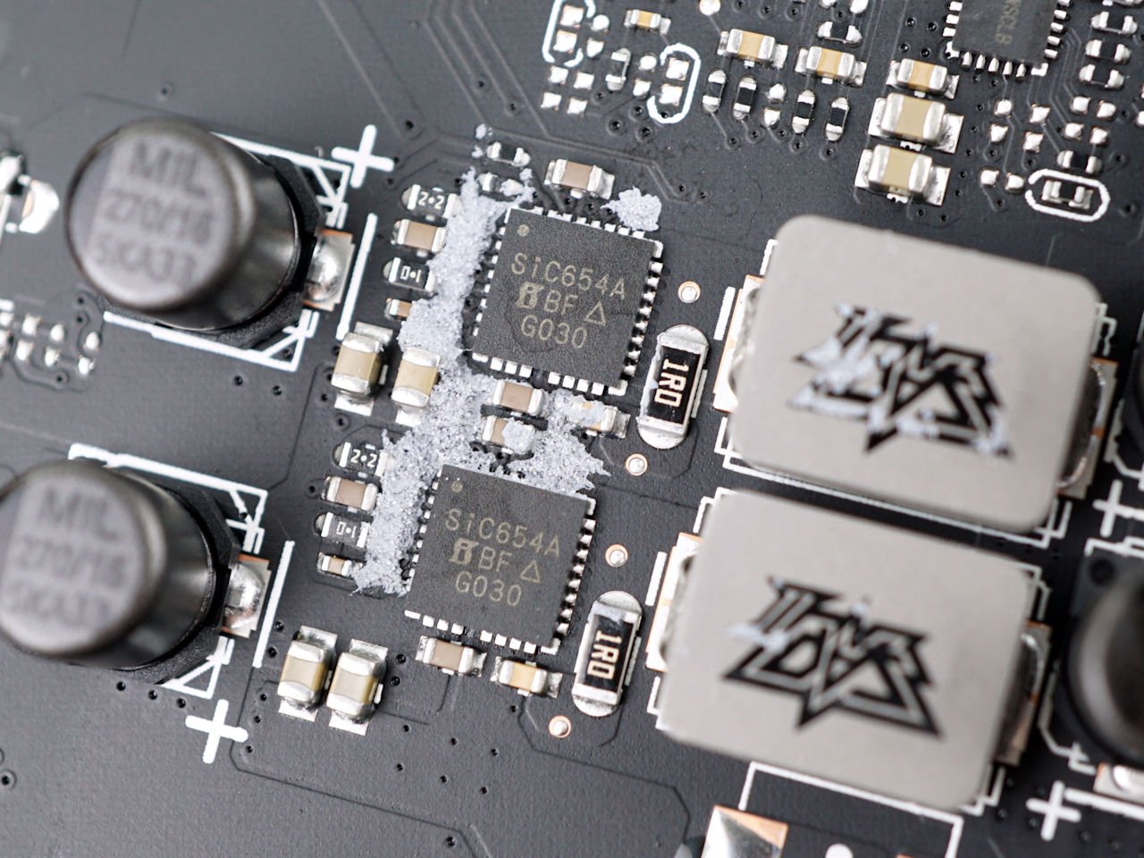 2.7 Slot、MaxContact 镜面散热 ASUS TUF RTX3060 Ti O8G GAMING 显示卡(5)