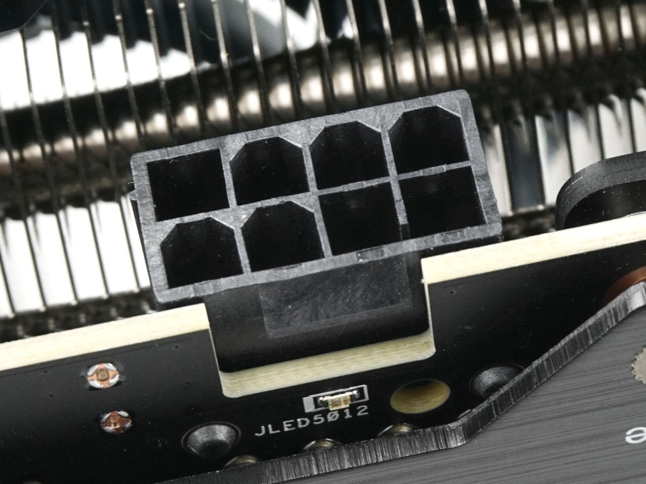 2.7 Slot、MaxContact 镜面散热 ASUS TUF RTX3060 Ti O8G GAMING 显示卡(6)