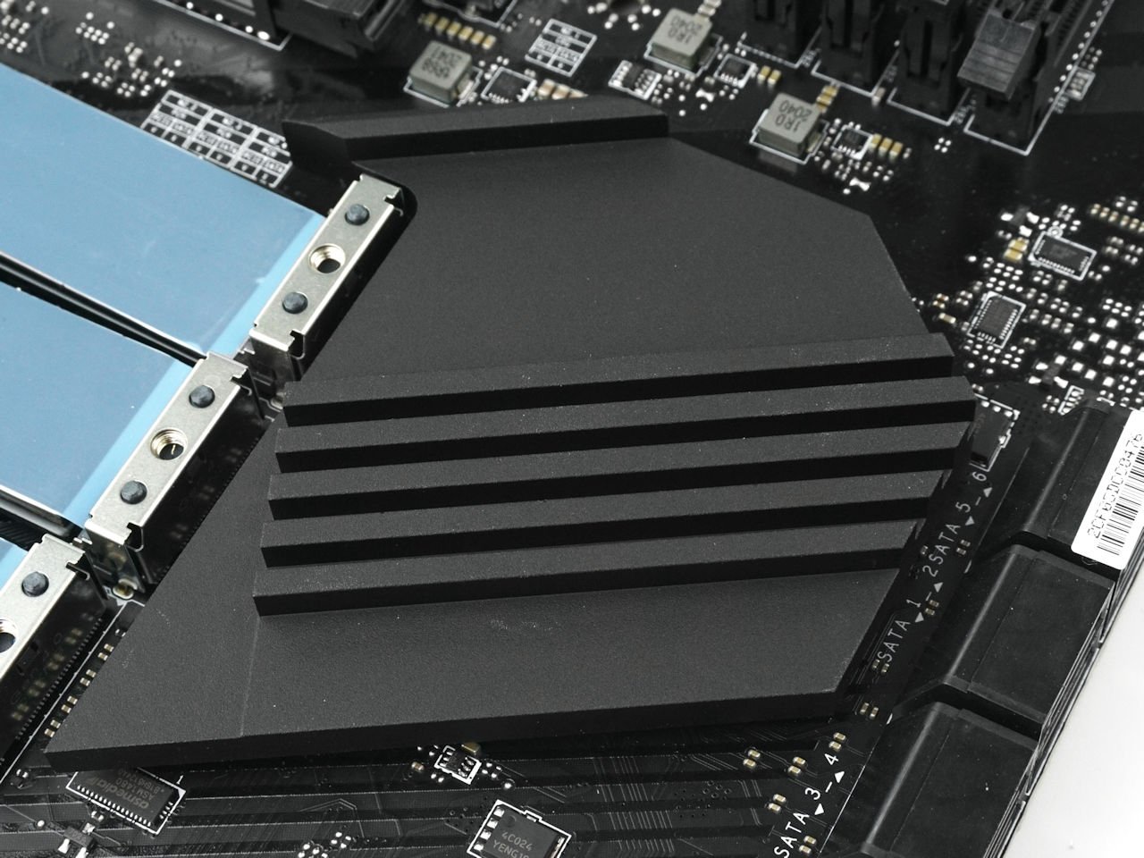  B550 用料比 X570 更好 !? MSI MEG B550 UNIFY 主机板(19)
