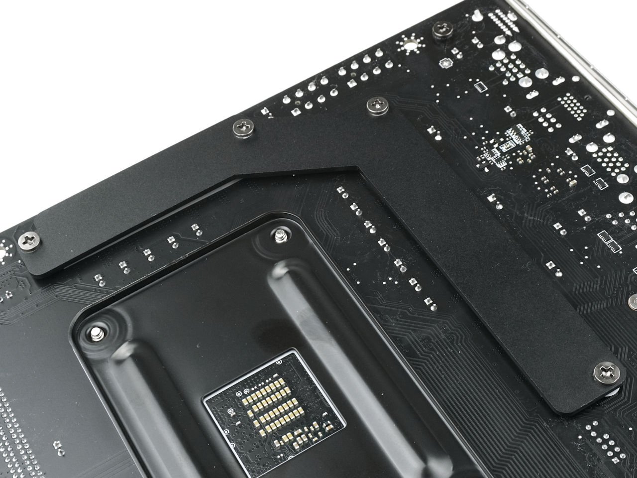  B550 用料比 X570 更好 !? MSI MEG B550 UNIFY 主机板(18)