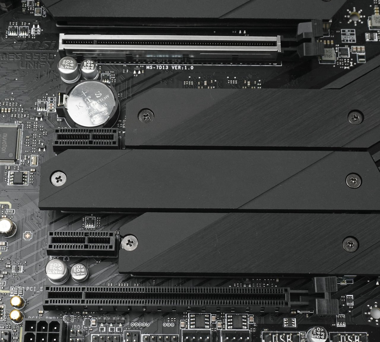  B550 用料比 X570 更好 !? MSI MEG B550 UNIFY 主机板(22)