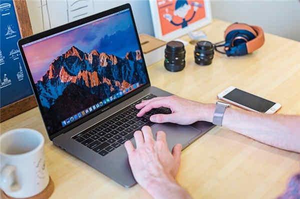 传 2021 MacBook Pro 将取消 Touch Bar、MagSafe 充电回归、更多 I/O 端(1)