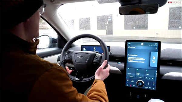 福特纯电野马 Mustang Mach-E vs. 特斯拉 Model Y ，两者有哪些差异(23)
