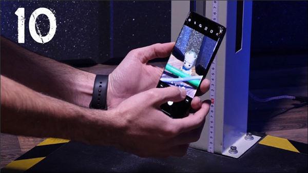 iPhone 12 Pro Max 对决三星 Galaxy S21 Ultra 跌落测试，究竟谁更耐摔？(13)