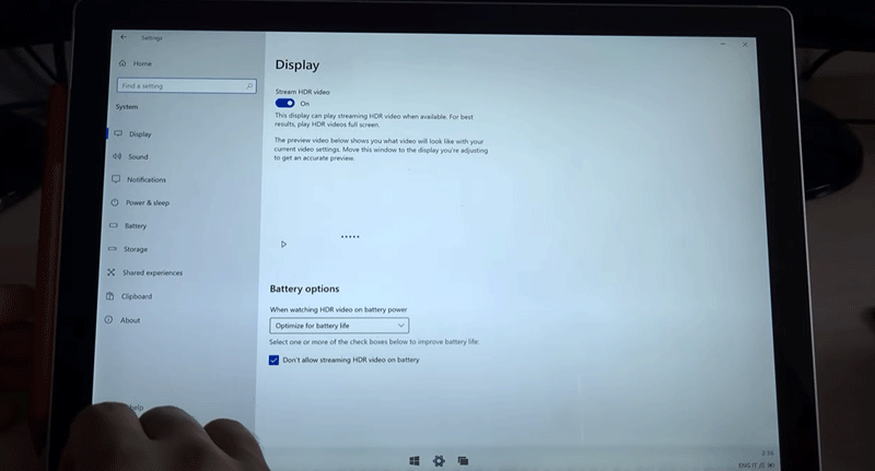 国外用户展示 Surface Pro 7 运行 Windows 10X 作业系统的实测影片，基本上非常顺畅(2)